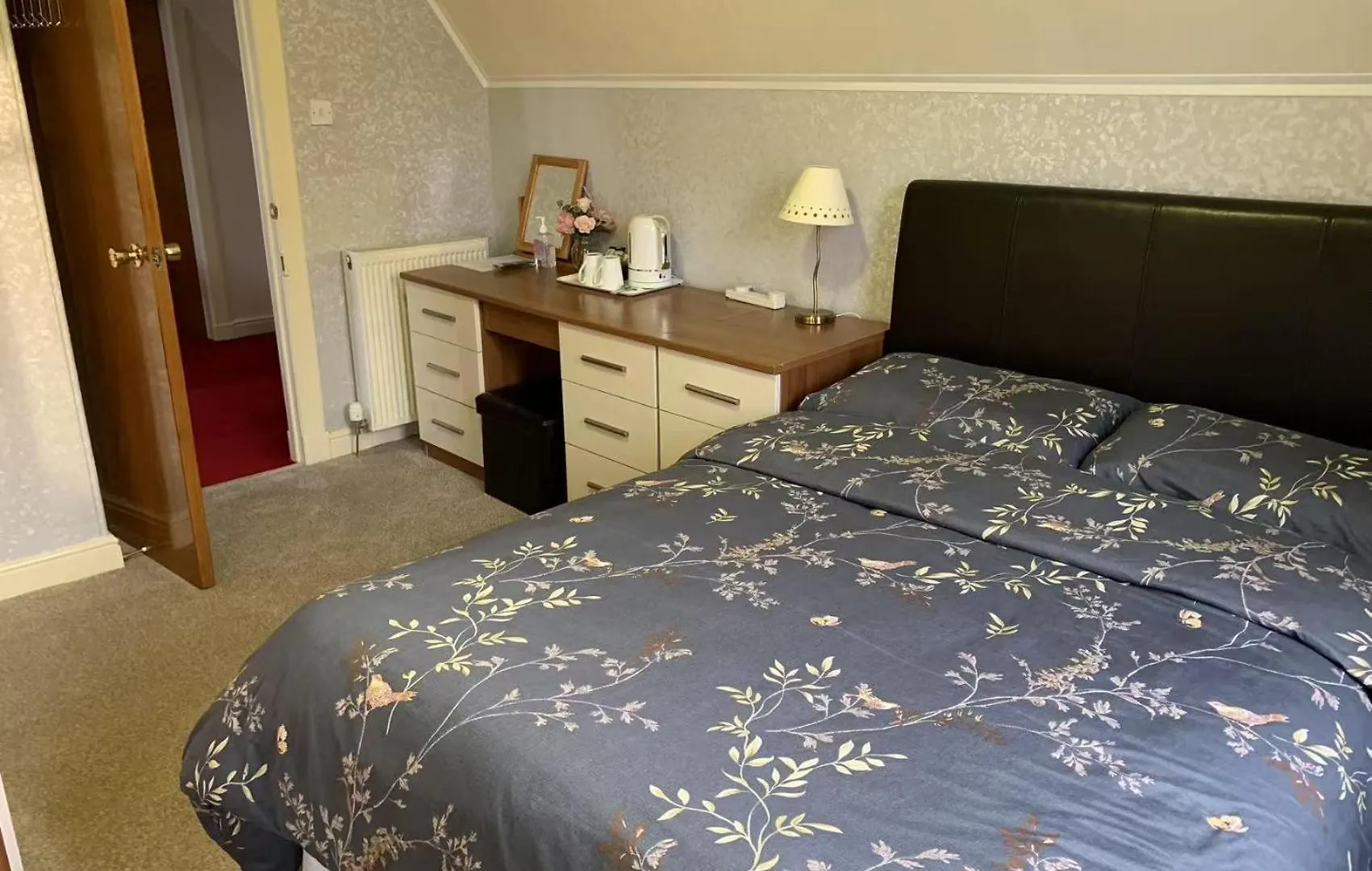 Hillhouse Hotel Edinburgh 0*,  United Kingdom