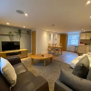 Aparthotel Cs Exclusive Of Princess Street West End, Edinburgh